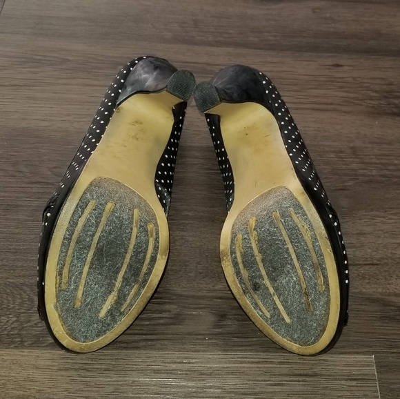 B&W Polka Dot Pumps - Picture 6 of 6